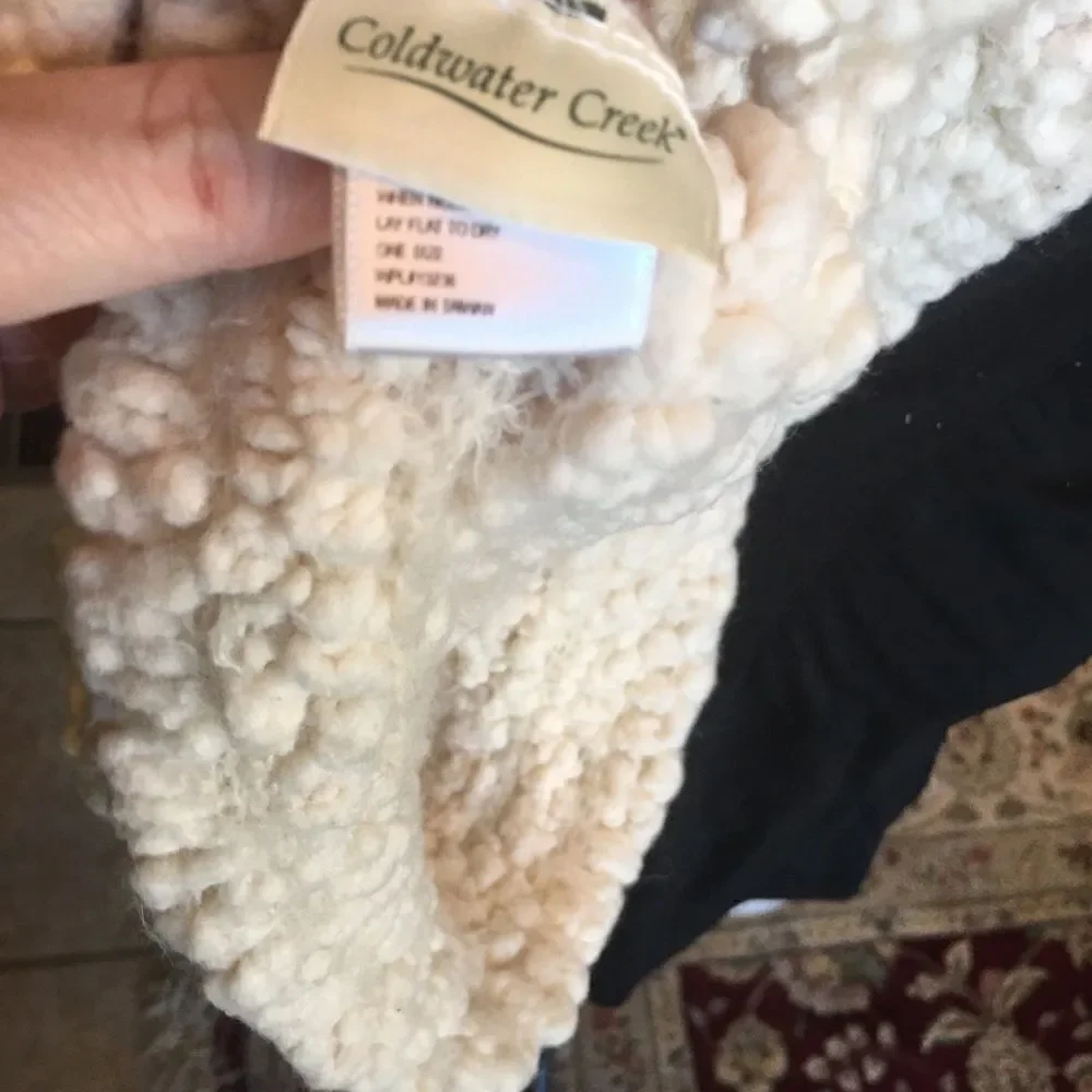 HOMEMADE HAND Knit Scarf!